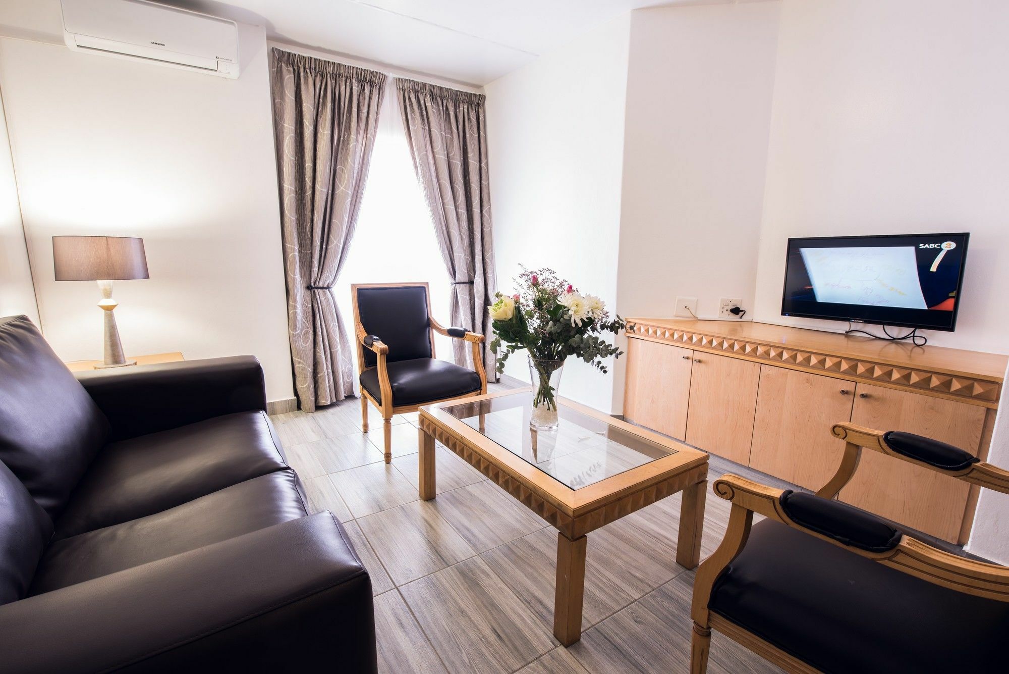 Airport Inn Executive Suites Kempton Park Buitenkant foto