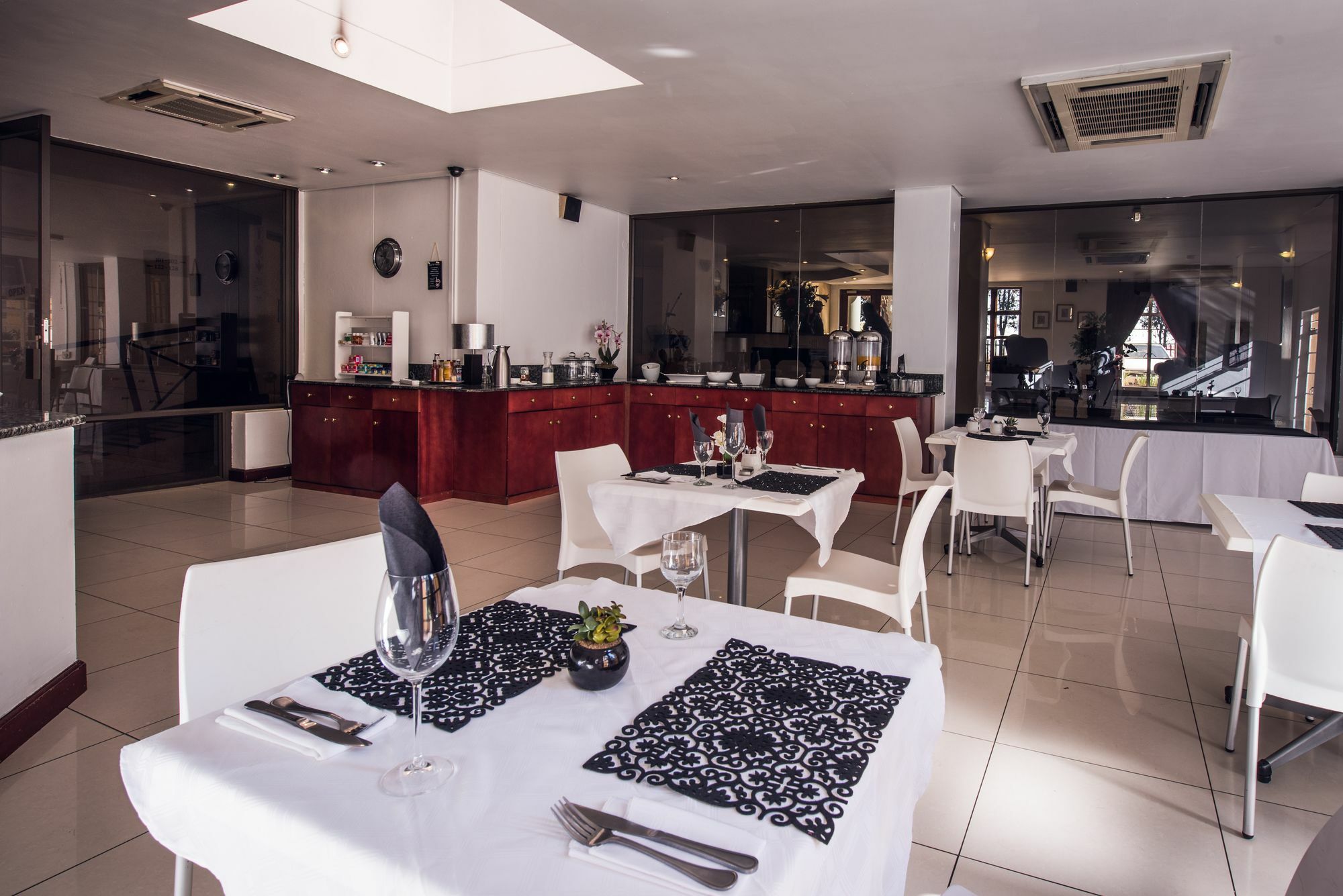 Airport Inn Executive Suites Kempton Park Buitenkant foto