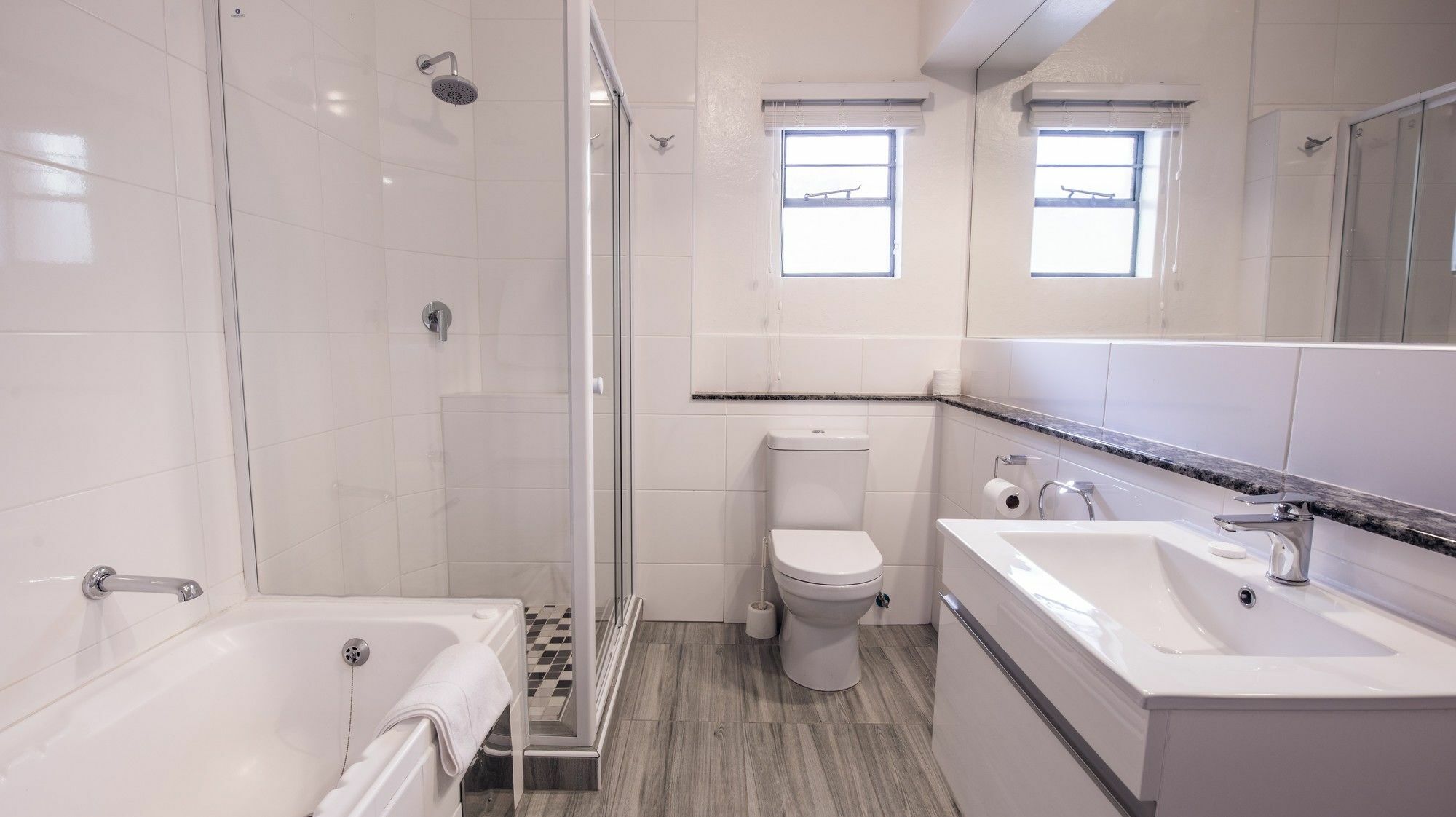 Airport Inn Executive Suites Kempton Park Buitenkant foto